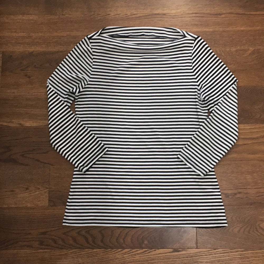Old Navy Striped quarter length top!!